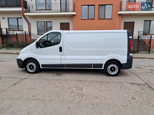 Белый Опель Виваро, объемом двигателя 2 л и пробегом 302 тыс. км за 9399 $, фото 7 на Automoto.ua