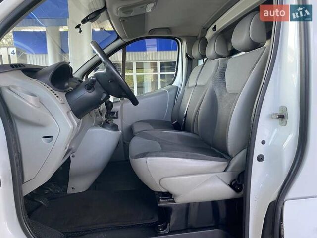Опель Виваро 2014 в Николаеве на Automoto.ua Белый Опель Виваро, объемом двигателя 2 л и пробегом 255 тыс. км за 10900 $, фото 15 на Automoto.ua