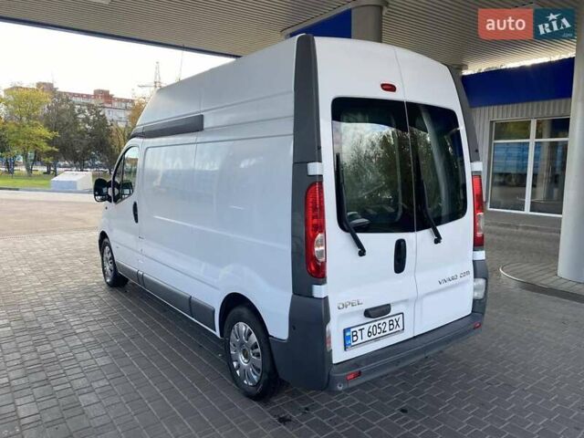 Опель Виваро 2014 в Николаеве на Automoto.ua Белый Опель Виваро, объемом двигателя 2 л и пробегом 255 тыс. км за 10900 $, фото 8 на Automoto.ua