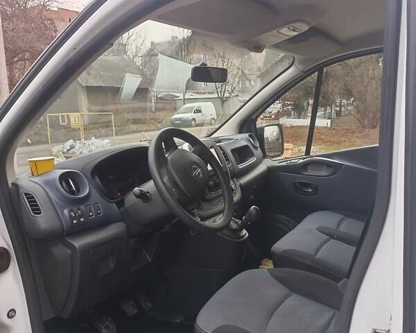 Білий Опель Віваро, об'ємом двигуна 1.6 л та пробігом 240 тис. км за 9850 $, фото 5 на Automoto.ua