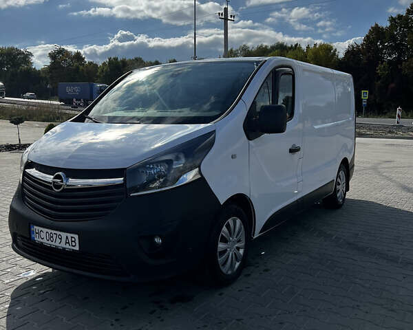 Белый Опель Виваро, объемом двигателя 1.6 л и пробегом 210 тыс. км за 10500 $, фото 1 на Automoto.ua