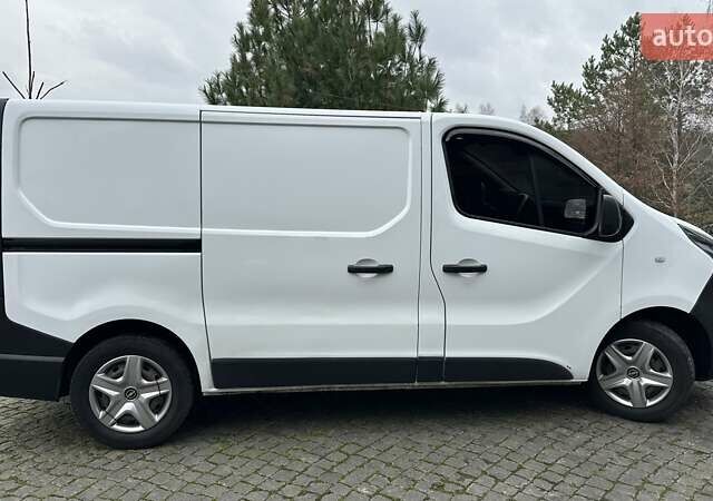 Белый Опель Виваро, объемом двигателя 1.6 л и пробегом 260 тыс. км за 10900 $, фото 5 на Automoto.ua