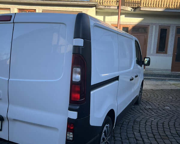 Белый Опель Виваро, объемом двигателя 1.6 л и пробегом 238 тыс. км за 11300 $, фото 7 на Automoto.ua