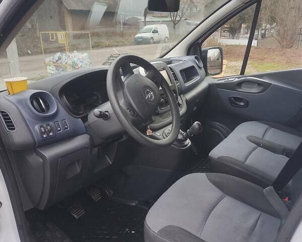 Білий Опель Віваро, об'ємом двигуна 1.6 л та пробігом 240 тис. км за 9850 $, фото 3 на Automoto.ua