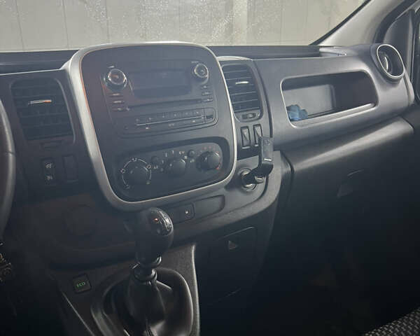 Белый Опель Виваро, объемом двигателя 1.6 л и пробегом 238 тыс. км за 11300 $, фото 5 на Automoto.ua