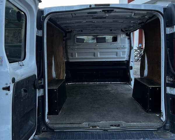 Белый Опель Виваро, объемом двигателя 1.6 л и пробегом 210 тыс. км за 10500 $, фото 11 на Automoto.ua