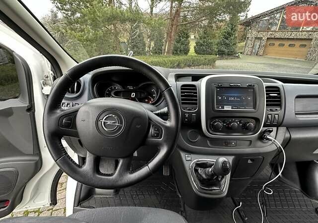 Белый Опель Виваро, объемом двигателя 1.6 л и пробегом 260 тыс. км за 10900 $, фото 8 на Automoto.ua