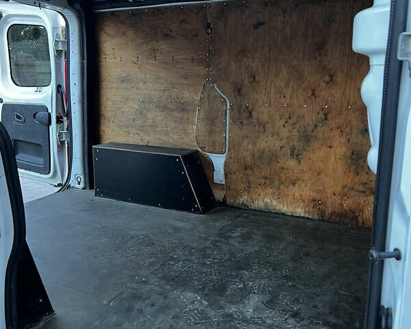 Белый Опель Виваро, объемом двигателя 1.6 л и пробегом 210 тыс. км за 10500 $, фото 10 на Automoto.ua