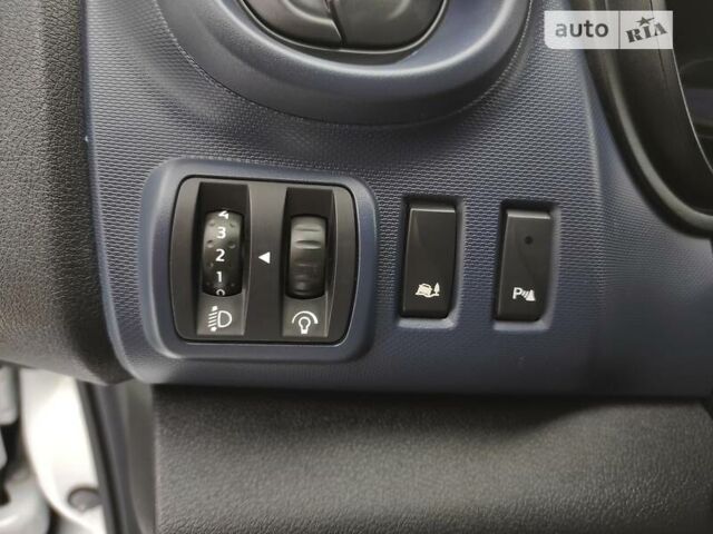 Білий Опель Віваро, об'ємом двигуна 1.6 л та пробігом 170 тис. км за 12500 $, фото 19 на Automoto.ua