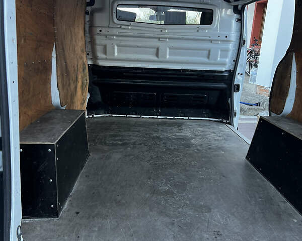 Белый Опель Виваро, объемом двигателя 1.6 л и пробегом 210 тыс. км за 10500 $, фото 7 на Automoto.ua