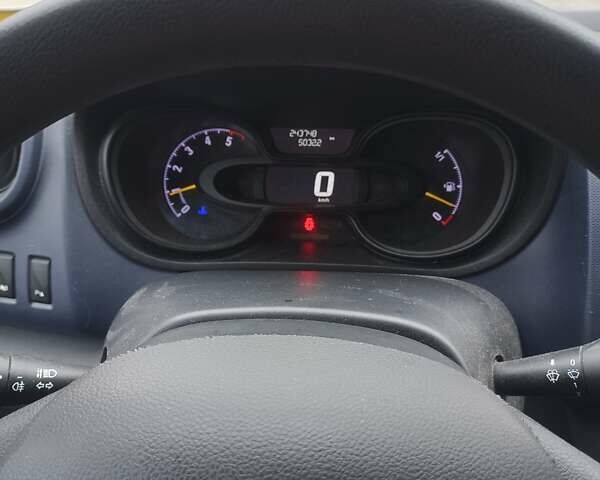 Білий Опель Віваро, об'ємом двигуна 1.6 л та пробігом 240 тис. км за 9850 $, фото 2 на Automoto.ua