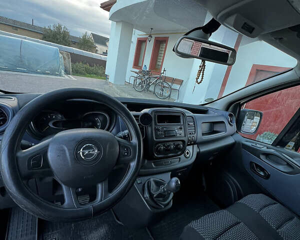 Белый Опель Виваро, объемом двигателя 1.6 л и пробегом 210 тыс. км за 10500 $, фото 17 на Automoto.ua