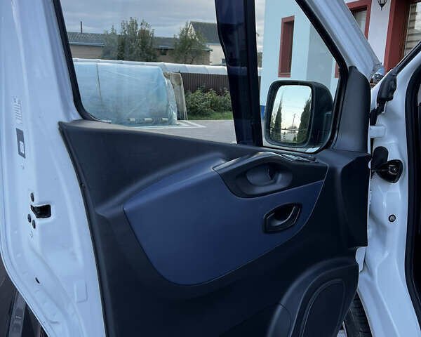 Белый Опель Виваро, объемом двигателя 1.6 л и пробегом 210 тыс. км за 10500 $, фото 14 на Automoto.ua