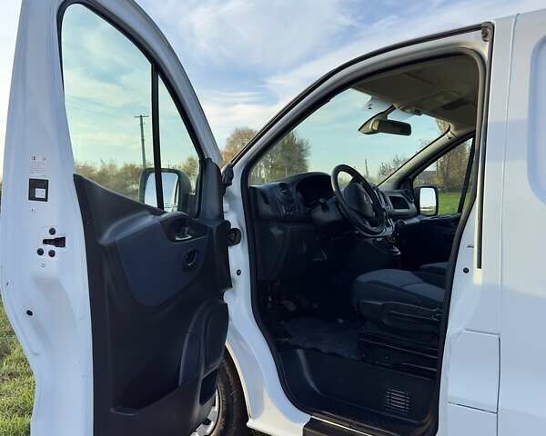 Белый Опель Виваро, объемом двигателя 1.6 л и пробегом 250 тыс. км за 12500 $, фото 6 на Automoto.ua