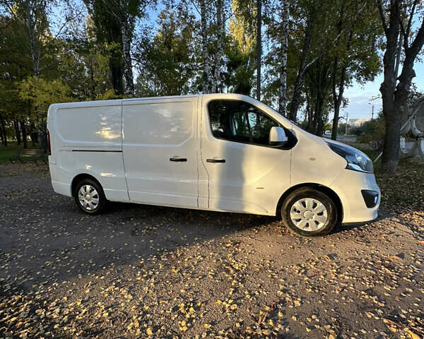 Белый Опель Виваро, объемом двигателя 1.6 л и пробегом 155 тыс. км за 15200 $, фото 2 на Automoto.ua