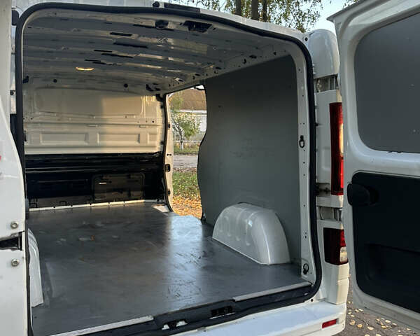 Белый Опель Виваро, объемом двигателя 1.6 л и пробегом 155 тыс. км за 15200 $, фото 8 на Automoto.ua