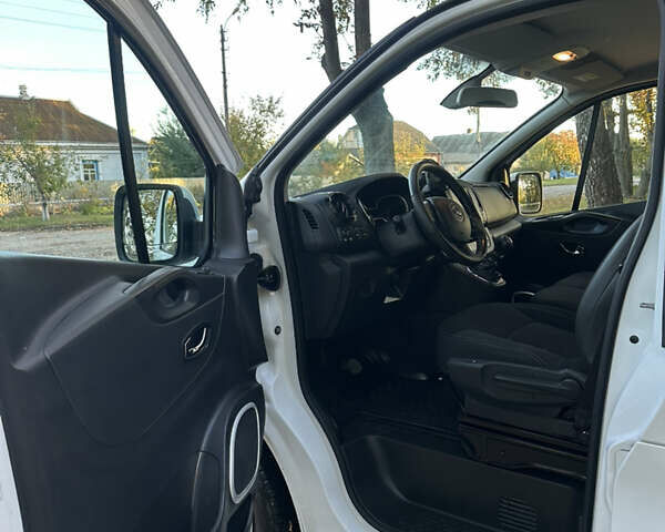 Белый Опель Виваро, объемом двигателя 1.6 л и пробегом 155 тыс. км за 15200 $, фото 12 на Automoto.ua