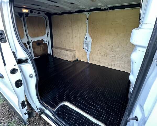 Белый Опель Виваро, объемом двигателя 1.6 л и пробегом 250 тыс. км за 12500 $, фото 10 на Automoto.ua