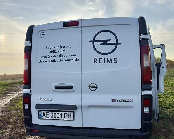 Белый Опель Виваро, объемом двигателя 1.6 л и пробегом 250 тыс. км за 12500 $, фото 8 на Automoto.ua