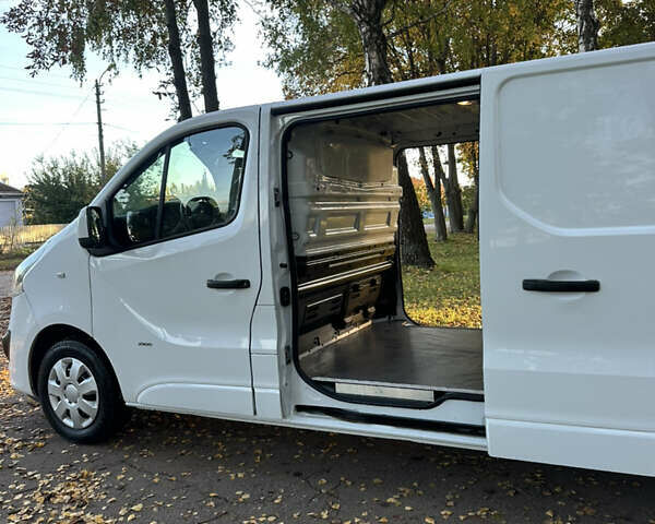 Белый Опель Виваро, объемом двигателя 1.6 л и пробегом 155 тыс. км за 15200 $, фото 11 на Automoto.ua