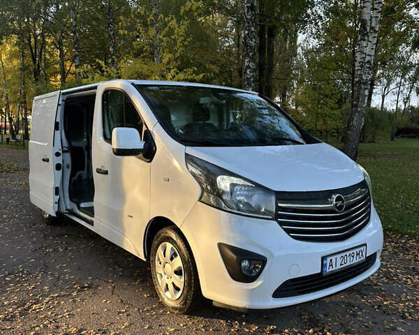 Белый Опель Виваро, объемом двигателя 1.6 л и пробегом 155 тыс. км за 15200 $, фото 1 на Automoto.ua