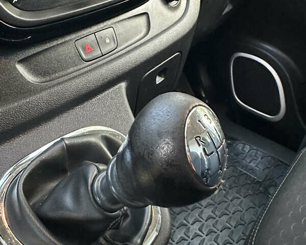 Белый Опель Виваро, объемом двигателя 1.6 л и пробегом 155 тыс. км за 15200 $, фото 29 на Automoto.ua