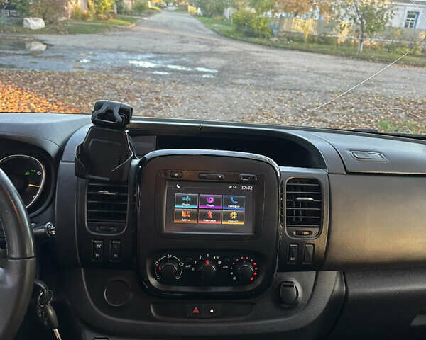 Белый Опель Виваро, объемом двигателя 1.6 л и пробегом 155 тыс. км за 15200 $, фото 15 на Automoto.ua