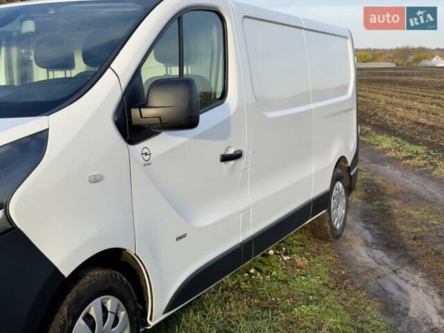 Белый Опель Виваро, объемом двигателя 1.6 л и пробегом 250 тыс. км за 12500 $, фото 1 на Automoto.ua