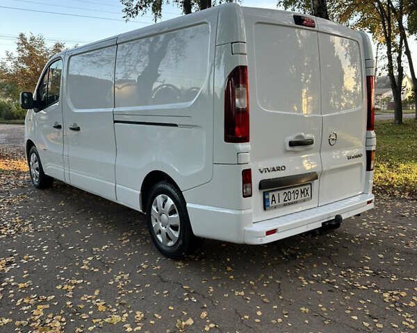 Белый Опель Виваро, объемом двигателя 1.6 л и пробегом 155 тыс. км за 15200 $, фото 6 на Automoto.ua