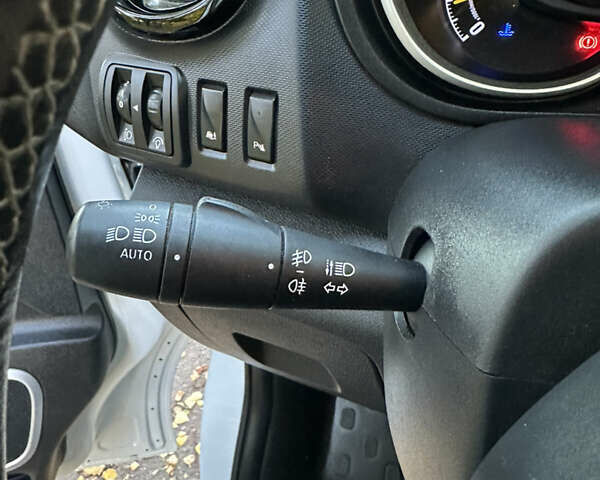 Белый Опель Виваро, объемом двигателя 1.6 л и пробегом 155 тыс. км за 15200 $, фото 42 на Automoto.ua