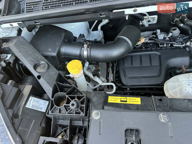 Белый Опель Виваро, объемом двигателя 1.6 л и пробегом 155 тыс. км за 15200 $, фото 32 на Automoto.ua