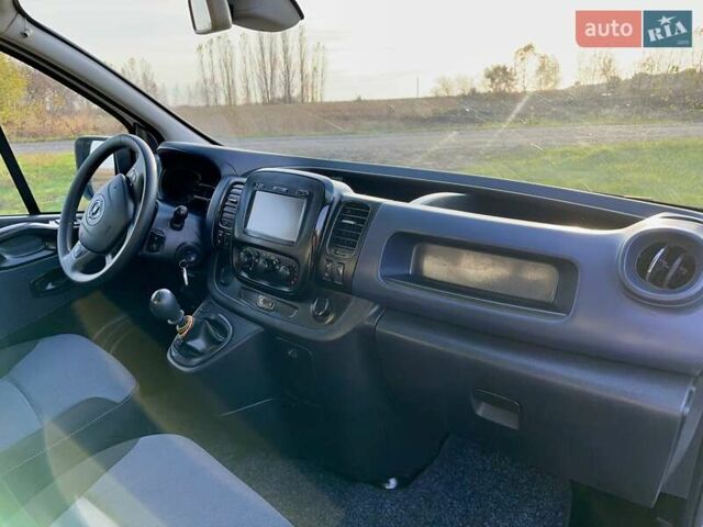 Белый Опель Виваро, объемом двигателя 1.6 л и пробегом 250 тыс. км за 12500 $, фото 3 на Automoto.ua