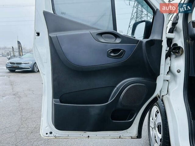 Белый Опель Виваро, объемом двигателя 1.6 л и пробегом 296 тыс. км за 12800 $, фото 14 на Automoto.ua