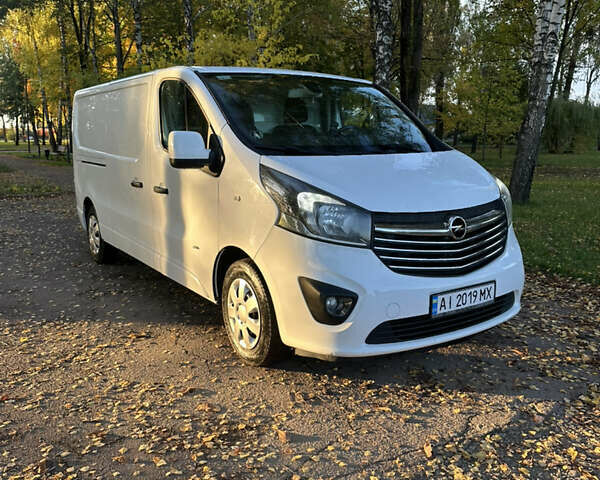 Белый Опель Виваро, объемом двигателя 1.6 л и пробегом 155 тыс. км за 15200 $, фото 3 на Automoto.ua