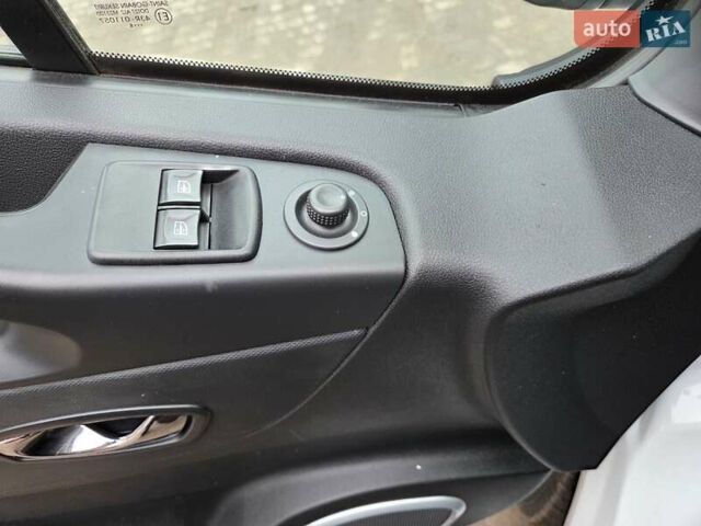 Білий Опель Віваро, об'ємом двигуна 1.6 л та пробігом 245 тис. км за 14500 $, фото 34 на Automoto.ua