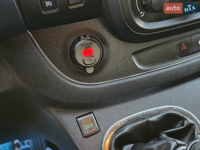 Белый Опель Виваро, объемом двигателя 1.6 л и пробегом 198 тыс. км за 10999 $, фото 28 на Automoto.ua