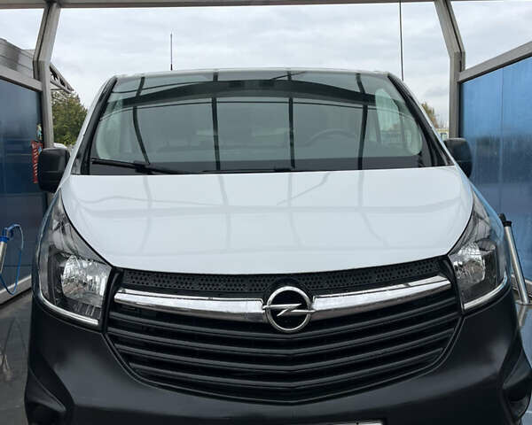 Белый Опель Виваро, объемом двигателя 1.6 л и пробегом 174 тыс. км за 12900 $, фото 2 на Automoto.ua