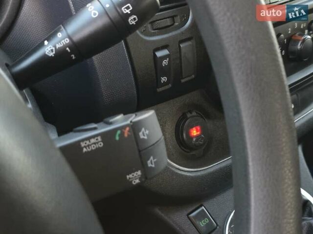 Белый Опель Виваро, объемом двигателя 1.6 л и пробегом 198 тыс. км за 10999 $, фото 26 на Automoto.ua