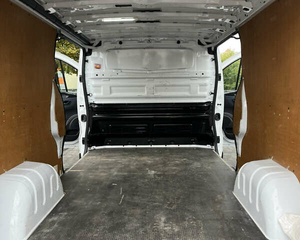 Белый Опель Виваро, объемом двигателя 1.6 л и пробегом 174 тыс. км за 12900 $, фото 12 на Automoto.ua