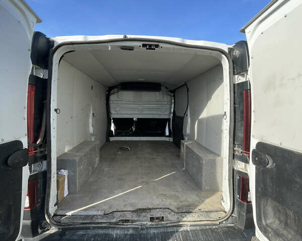 Белый Опель Виваро, объемом двигателя 1.6 л и пробегом 268 тыс. км за 9700 $, фото 11 на Automoto.ua