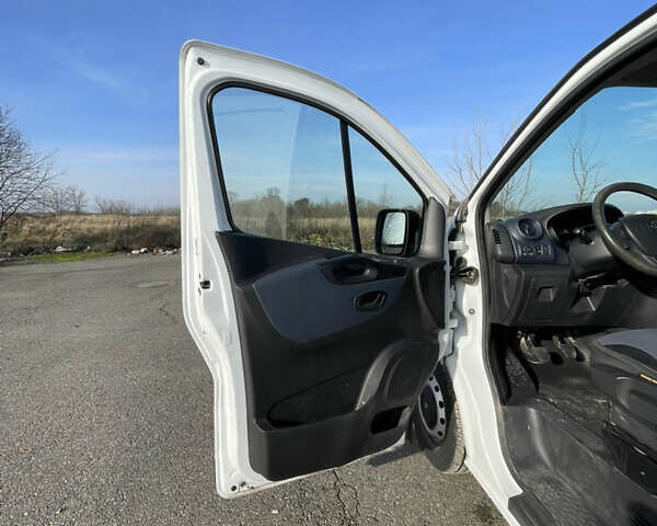 Белый Опель Виваро, объемом двигателя 1.6 л и пробегом 268 тыс. км за 9700 $, фото 9 на Automoto.ua