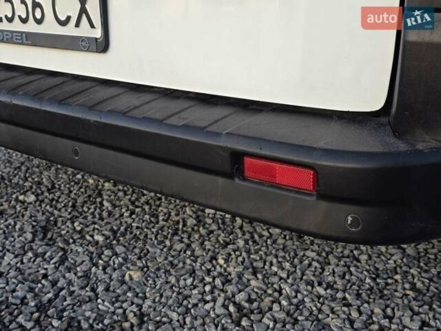 Белый Опель Виваро, объемом двигателя 1.6 л и пробегом 198 тыс. км за 10999 $, фото 16 на Automoto.ua