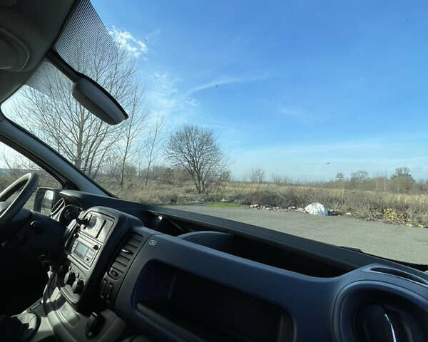 Белый Опель Виваро, объемом двигателя 1.6 л и пробегом 268 тыс. км за 9700 $, фото 6 на Automoto.ua