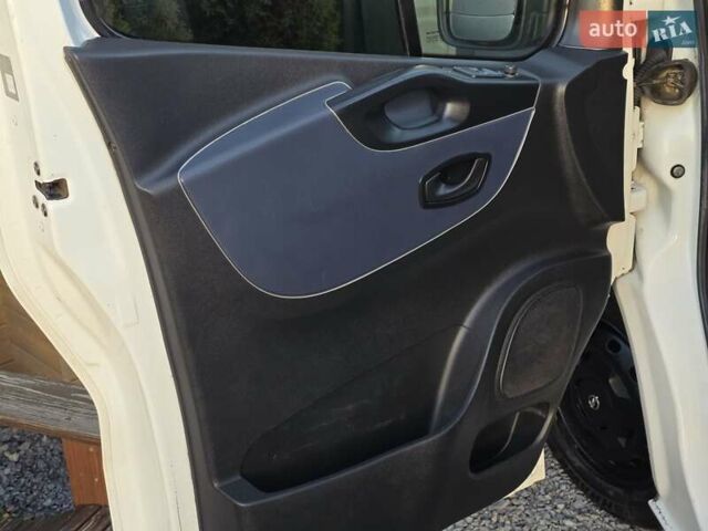 Белый Опель Виваро, объемом двигателя 1.6 л и пробегом 198 тыс. км за 10999 $, фото 21 на Automoto.ua