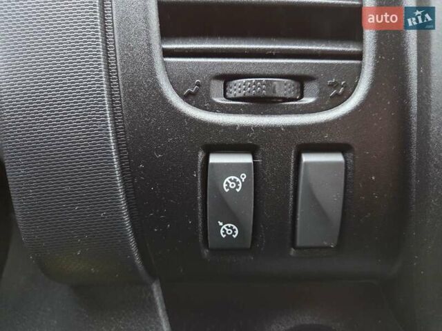 Білий Опель Віваро, об'ємом двигуна 1.6 л та пробігом 245 тис. км за 14500 $, фото 47 на Automoto.ua