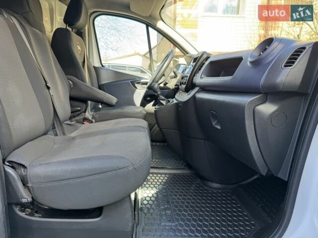 Білий Опель Віваро, об'ємом двигуна 1.6 л та пробігом 147 тис. км за 13800 $, фото 17 на Automoto.ua