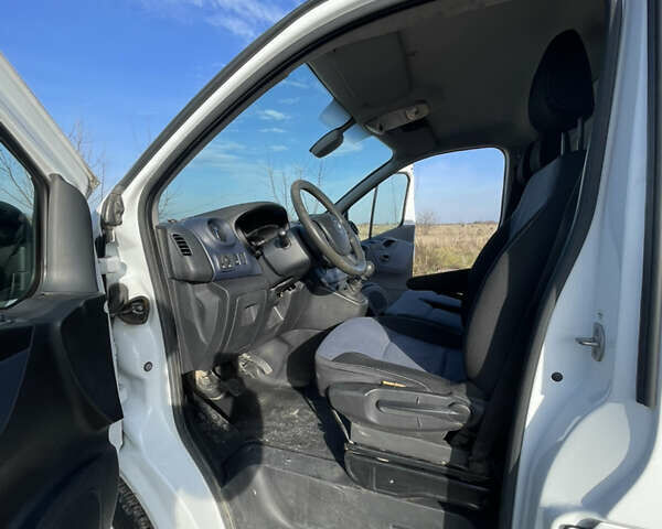 Белый Опель Виваро, объемом двигателя 1.6 л и пробегом 268 тыс. км за 9700 $, фото 8 на Automoto.ua