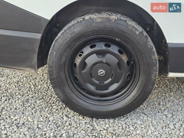 Белый Опель Виваро, объемом двигателя 1.6 л и пробегом 198 тыс. км за 10999 $, фото 30 на Automoto.ua