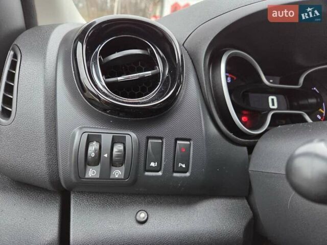 Білий Опель Віваро, об'ємом двигуна 1.6 л та пробігом 245 тис. км за 14500 $, фото 46 на Automoto.ua