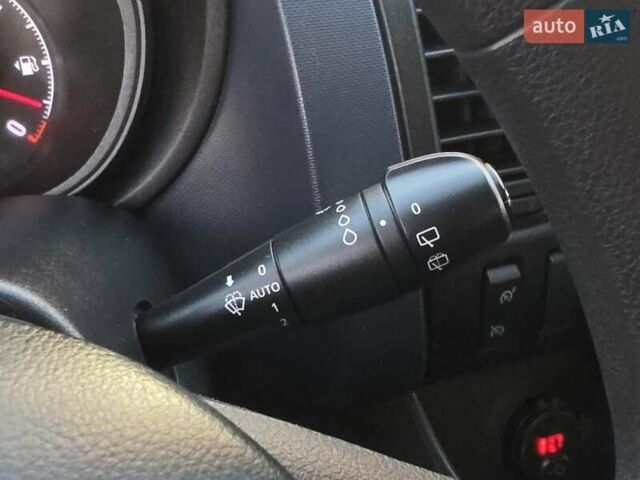 Белый Опель Виваро, объемом двигателя 1.6 л и пробегом 198 тыс. км за 10999 $, фото 24 на Automoto.ua